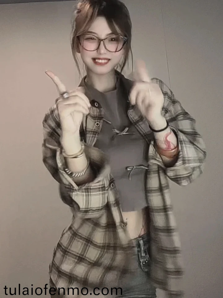 精品亚洲成AV人在线观看